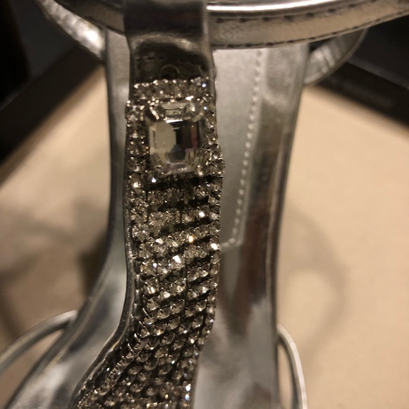 La Sonia High heel shoes .In original box! 8 1/2. - Picture 5 of 8